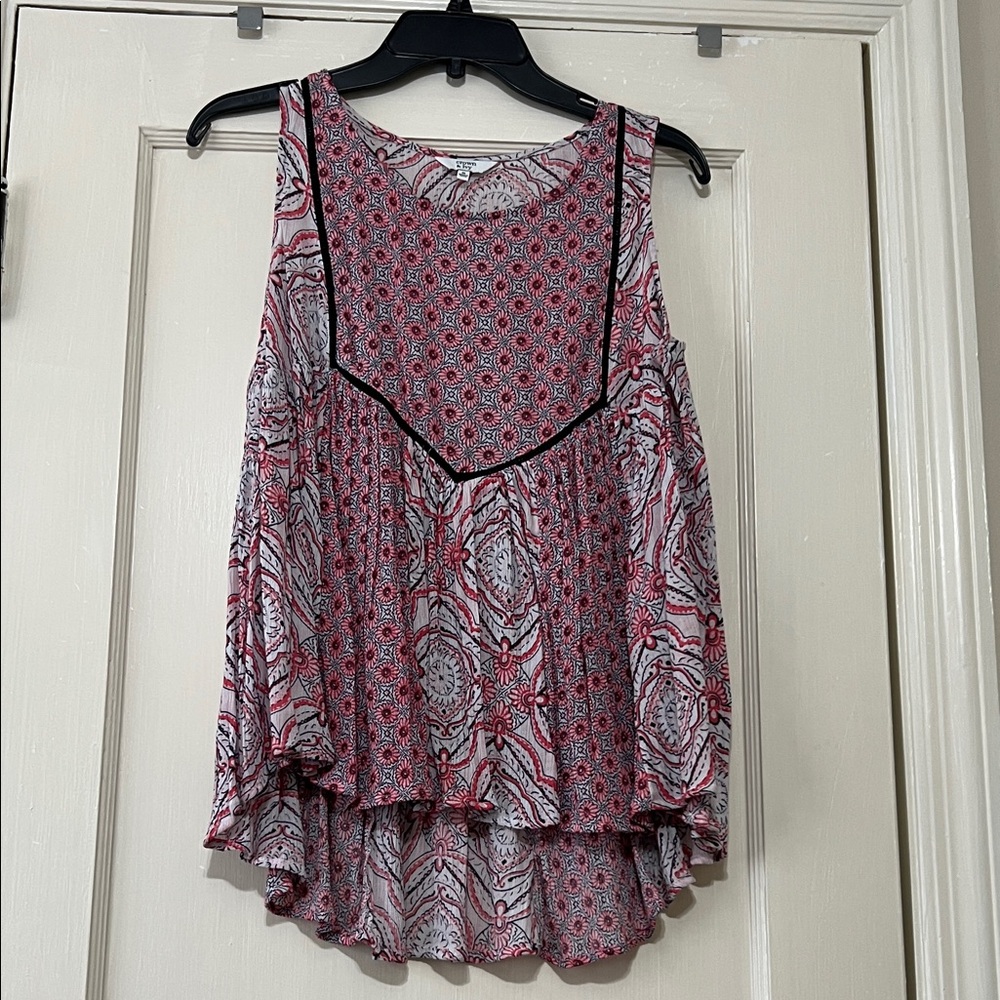 Crown & Ivy Pink and White Asymmetrical Sleeveless Tank Top